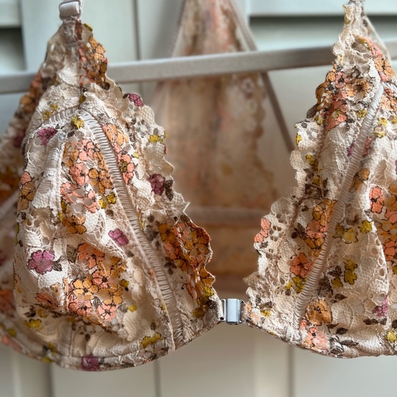 Victoria’s Secret Floral Bra - Picture 3 of 7